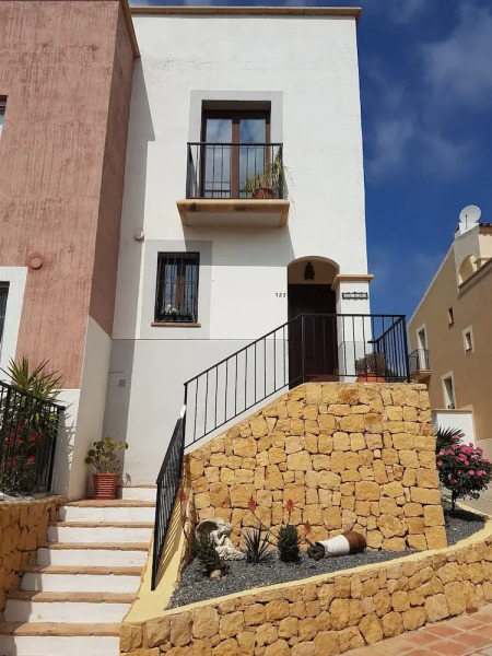 House - Sleeps 6 With Stunning Views