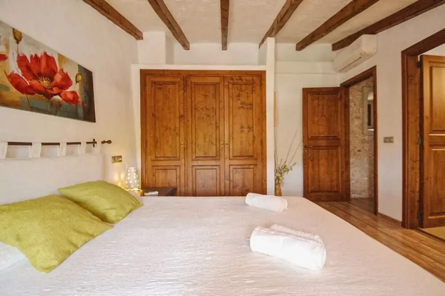 Poolside Garden Retreat in Buger