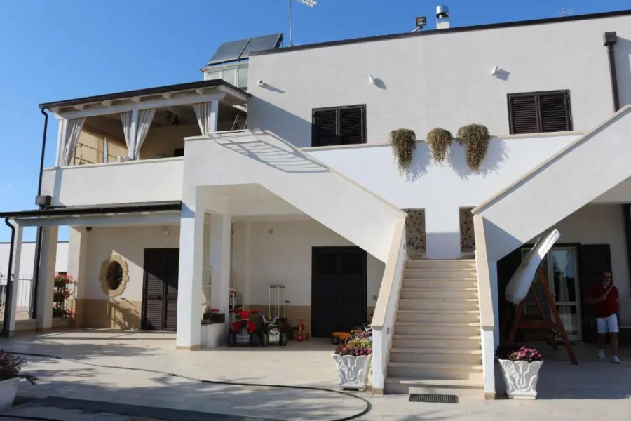 All'ombra del Carrubo