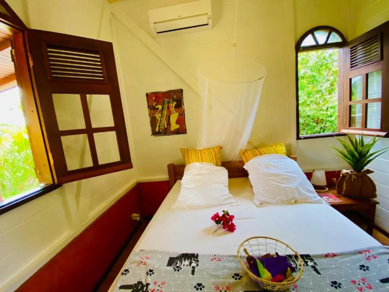 Magnifique Lodge en bois avec piscine et jardin de 800 m2