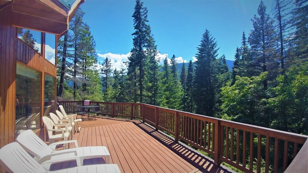 Timber View Lodge - Three Bedroom Home with Hot Tub