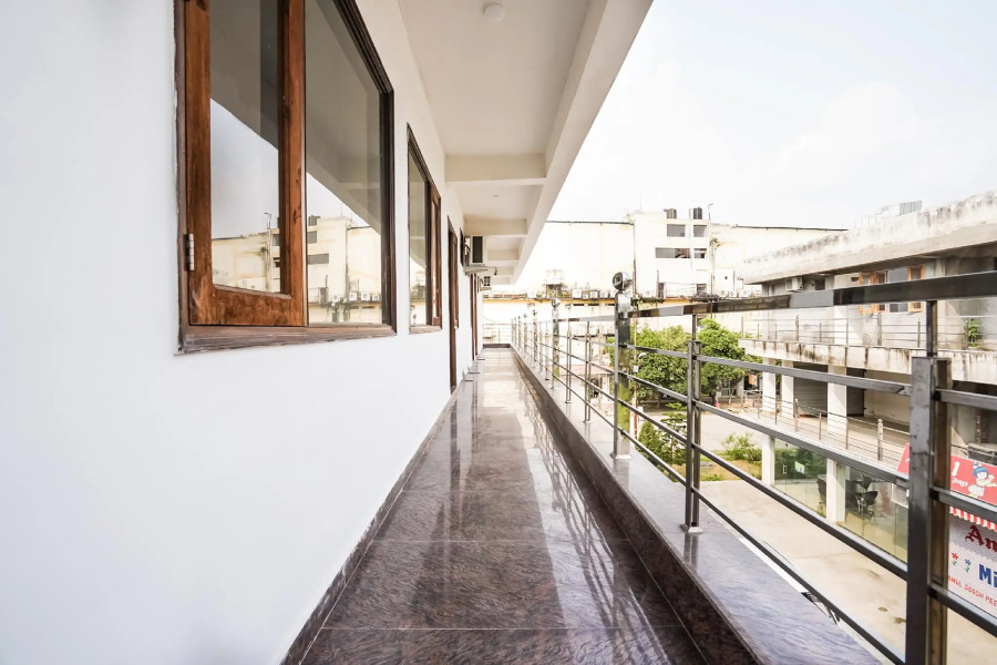 OYO 47011 Paramount Inn