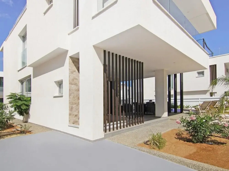 Luna Paralimni in Paralimni