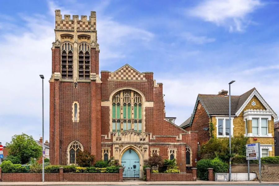 Grade 2 Listed Converted Church, Within 750yrds to Southsea Beach