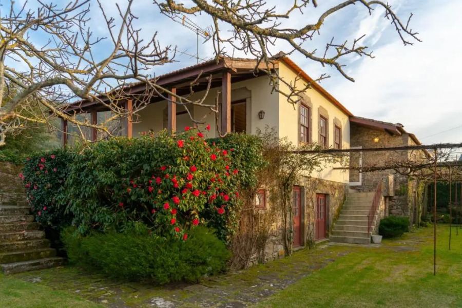 Liiiving in Moledo Historical Pool Villa