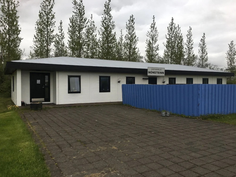 Nónsteinn Guesthouse