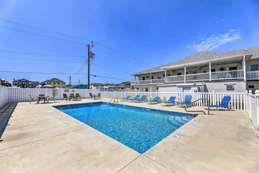 Walk to Shore: Atlantic Beach Condo w/ Pool Access