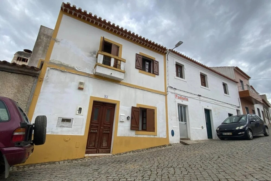 Charming 5-bed House in Granja