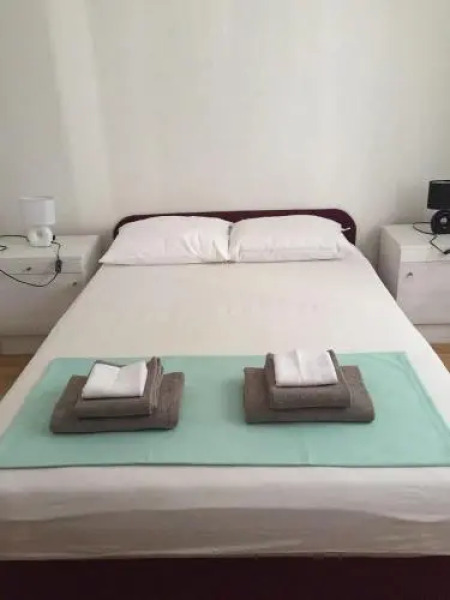 Apartment ?A piro - parking and barbecue: A1 prizemlje Kastel Novi. Riviera Split