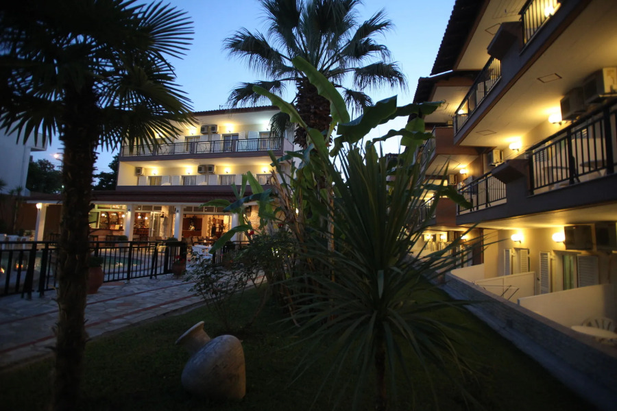Sarantis Hotel