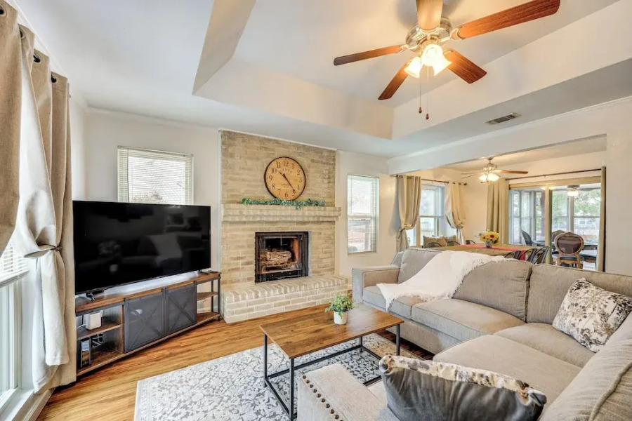 3 Mi to Randolph Afb: Family Home w/ Poker Table!