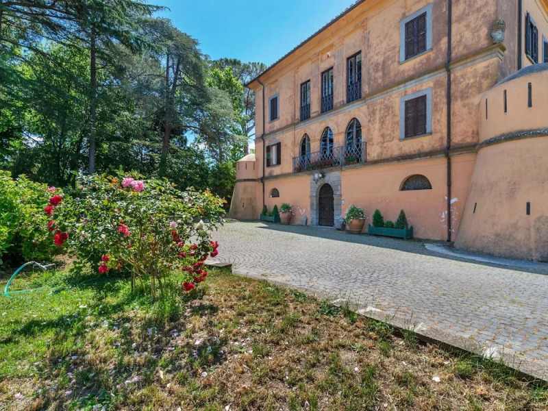 Vintage Castle in Vetralla With Swimming Pool