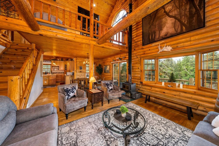 Log Cabin w/ Private Hot Tub on Wenatchee River!