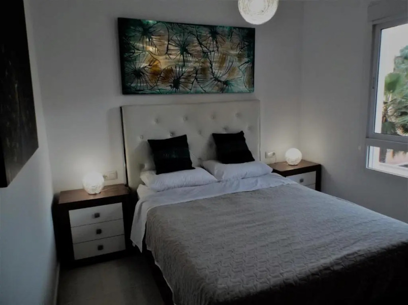 Beautiful 3 bed, 2 bath modern apartment