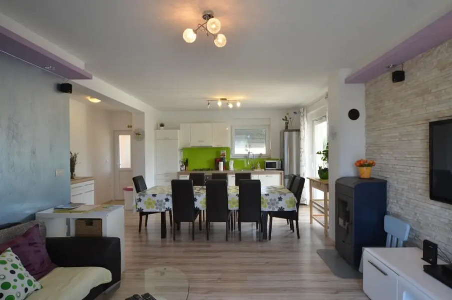 Villas in Kanfanar With 4 Bedrooms and 5 Bathrooms