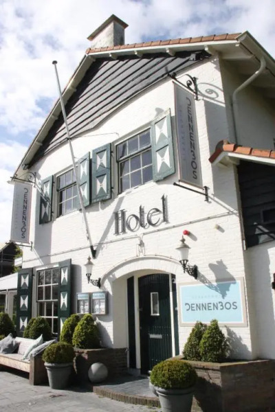 Strandhotel Dennenbos