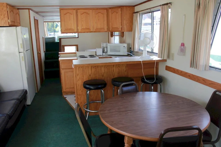 Rainy Lake Houseboats