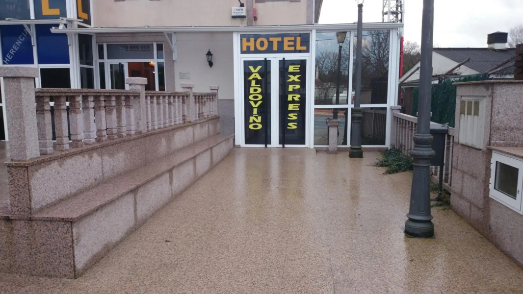 Hotel Valdoviño Express