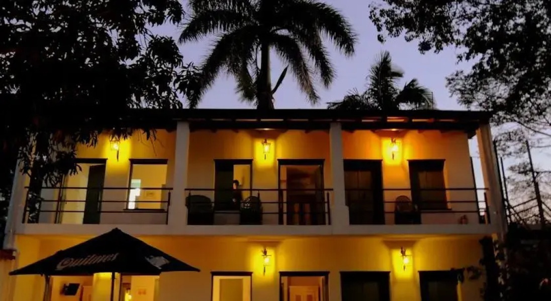 La Carlita . Casa de Huéspedes