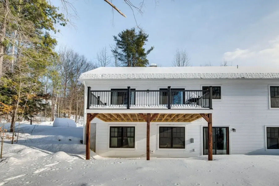 6 Mi to Lake Winnipesaukee: New Hampshire Home