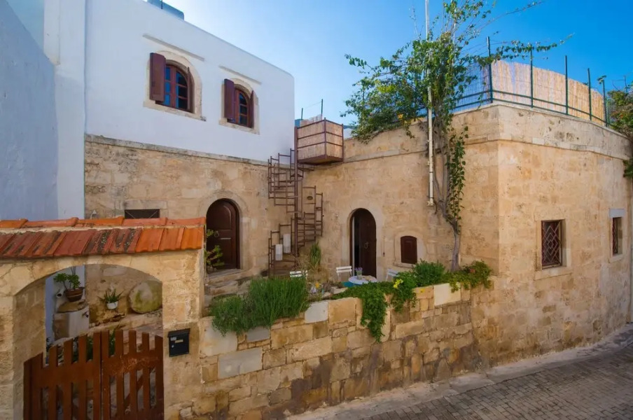 Koutouloufari House by Checkin