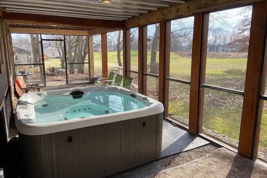 Updated Buckeye Lake Retreat w/ Game Room!