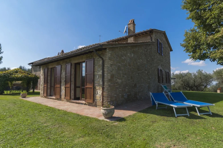 6 Bedrooms Umbrian farmhouse