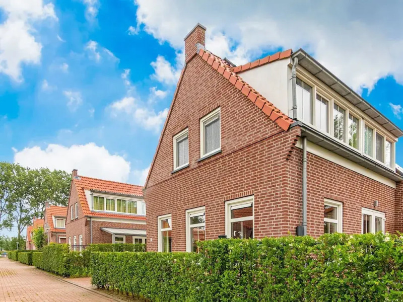 Breskens Haven: Relax, Explore & Dine