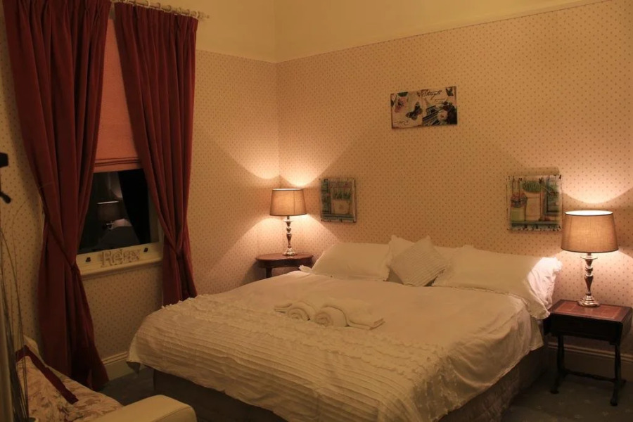 Strathburn Cottage Luxury Bed & Breakfast