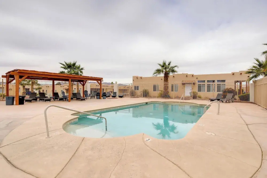 Walk to Colorado River: Needles Gem w/ Pool Access
