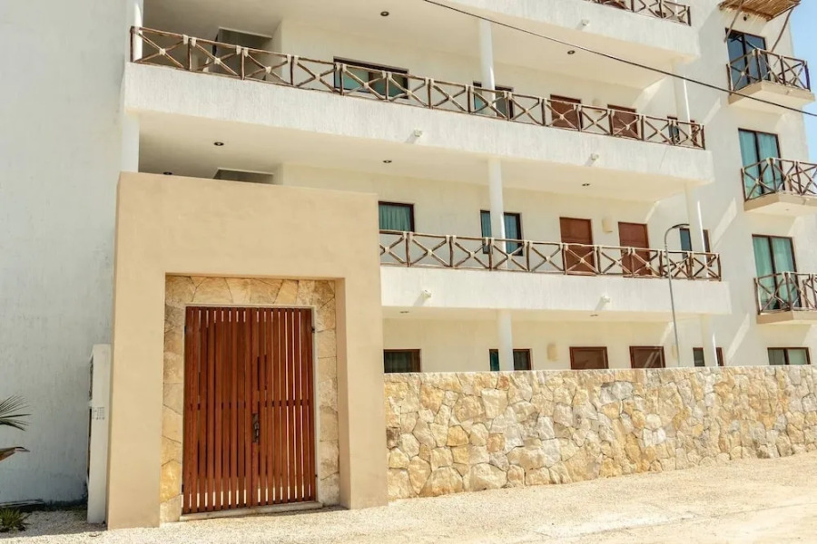 Brand NEW Condo for 6, 1 Block From the Beach, AC!