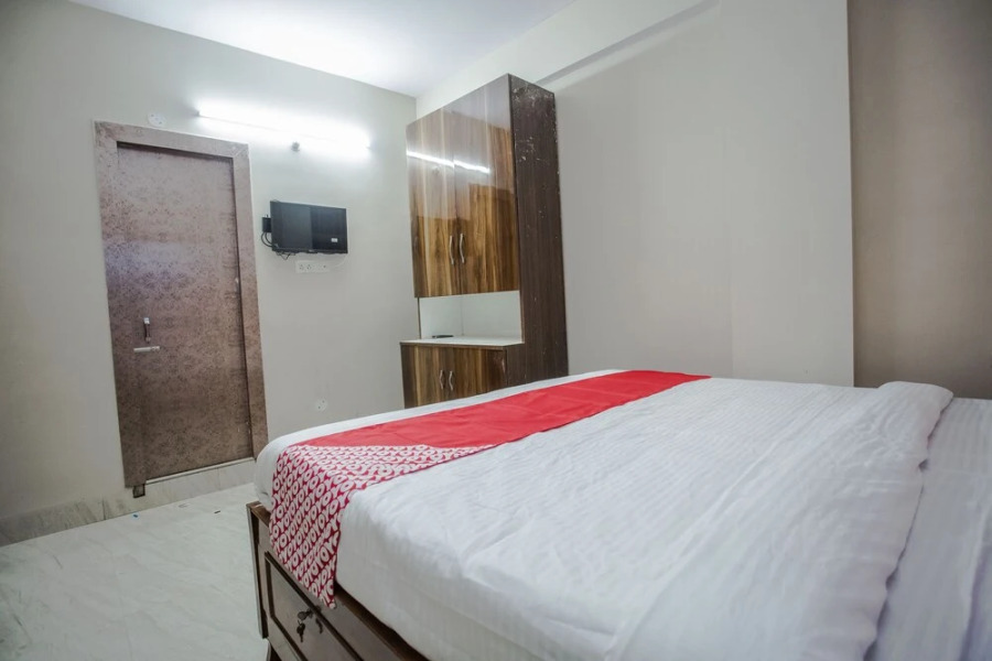 OYO 18293 Dream Homes