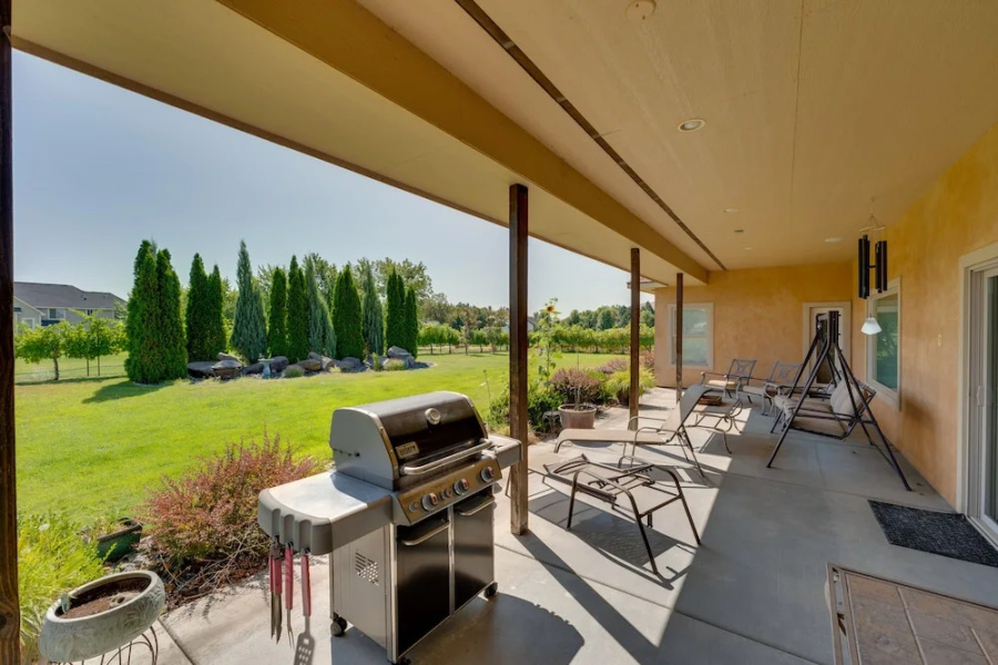 West Richland Home w/ Vineyard & Mountain Views!