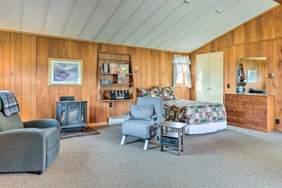 Cozy Franconia Cottage w/ Community Pool & Hot Tub