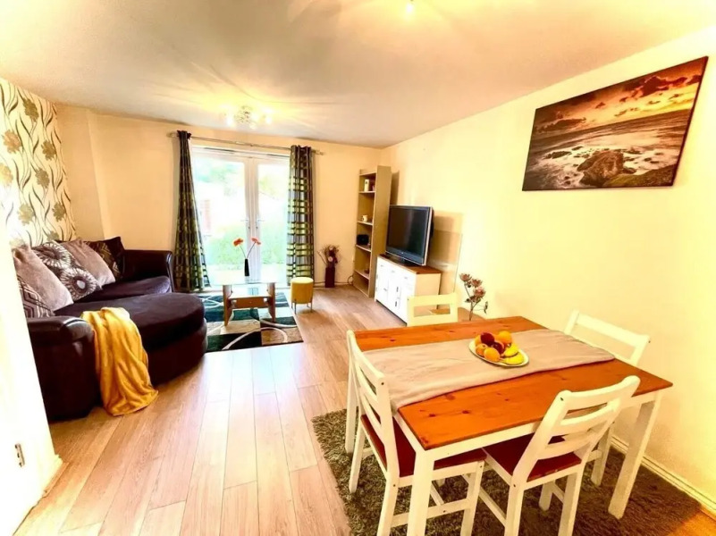 Lakeside Stylish 3 Bedroom House