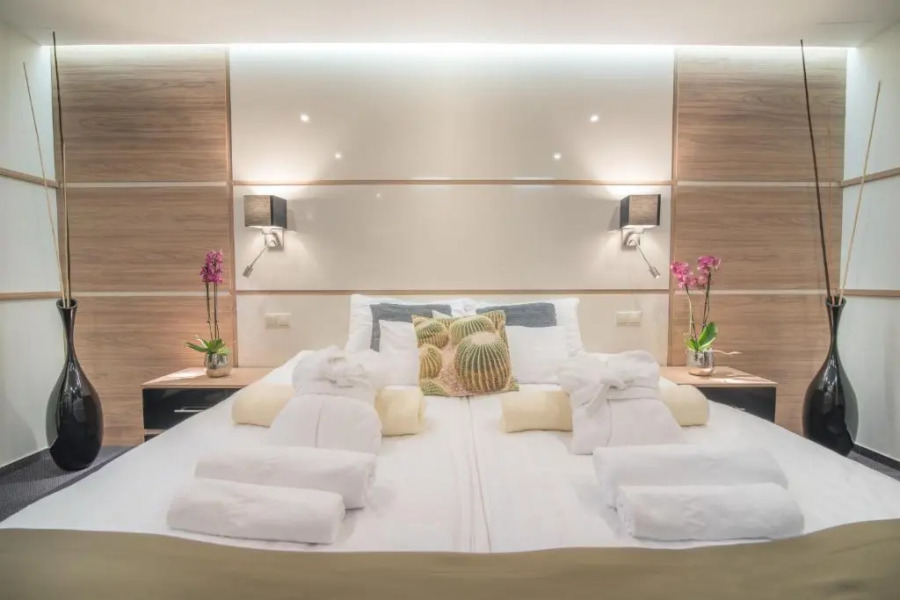 Hotel ZENA beauty & shopping center