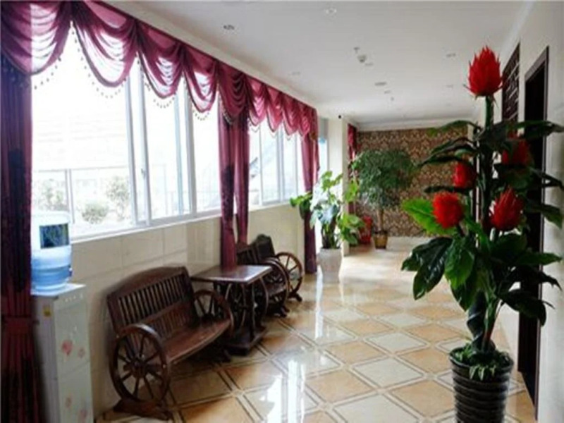 Huijing Business Hotel