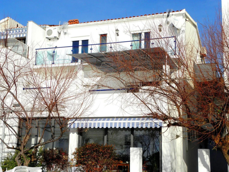 Beachfront Villa Mediteran