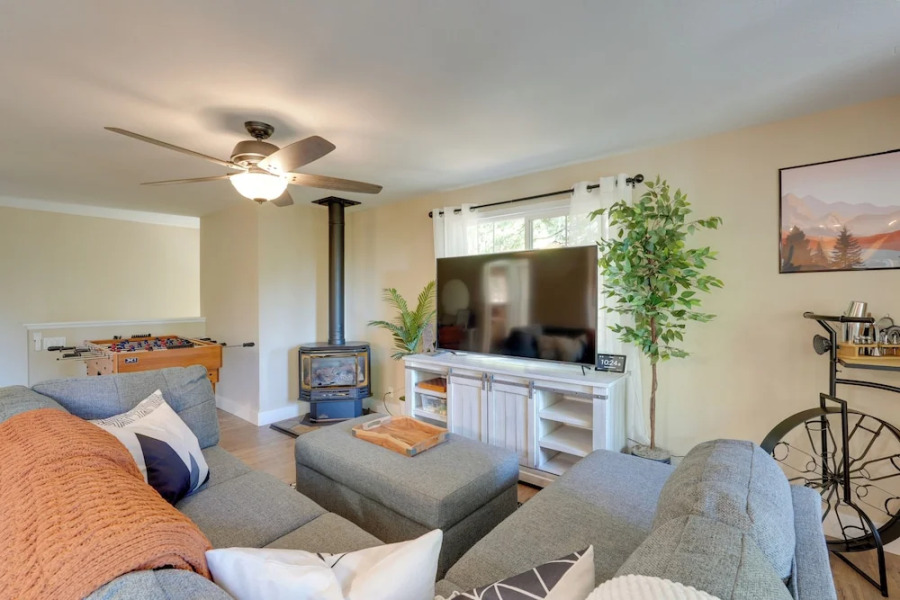 12 Mi to Apple Hill: Family-friendly Cabin Retreat