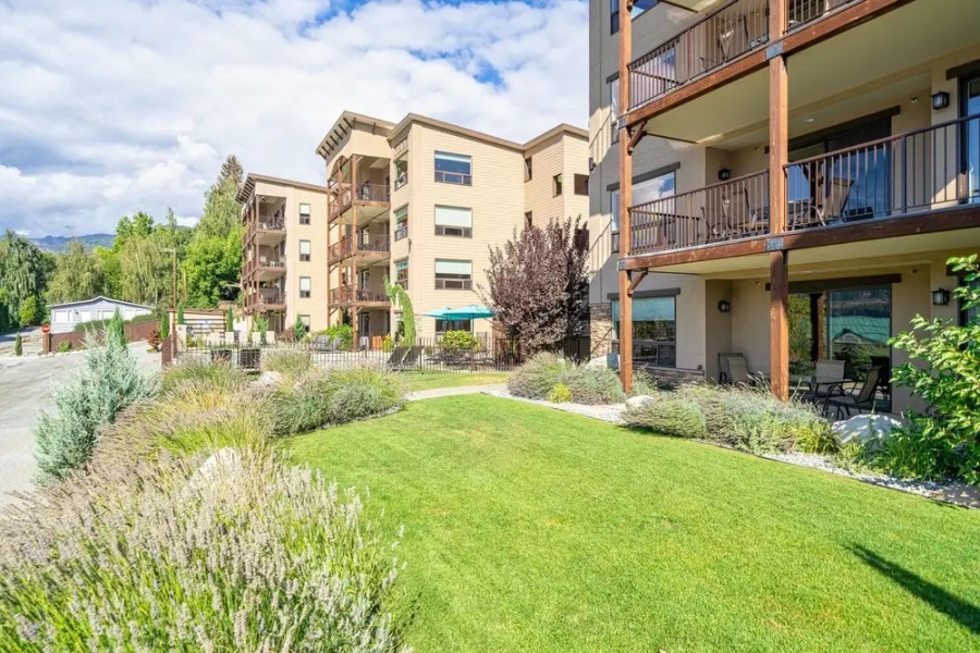 Marina's Edge Condo Walk to Restaurants, Wineries by RedAwning