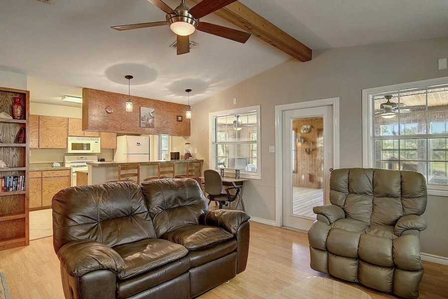 Fantasy Oaks Lodge 4 Bedroom Home by RedAwning