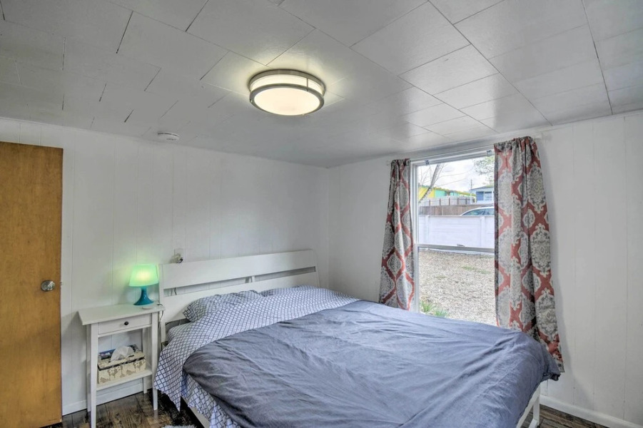 Inviting Bremerton Home Near Hiking & History