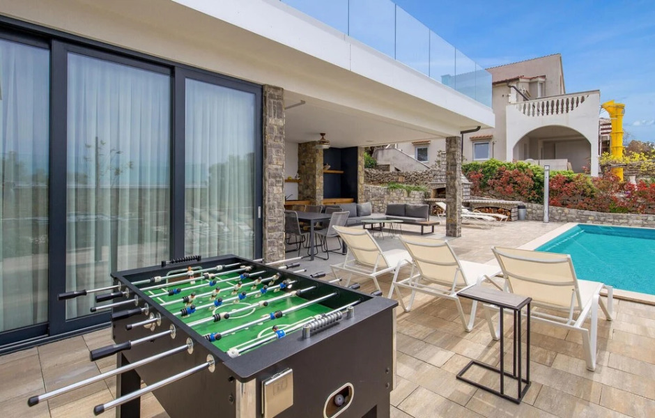 Stunning Home in Lun With 4 Bedrooms, Wifi and Outdoor Swimming Pool