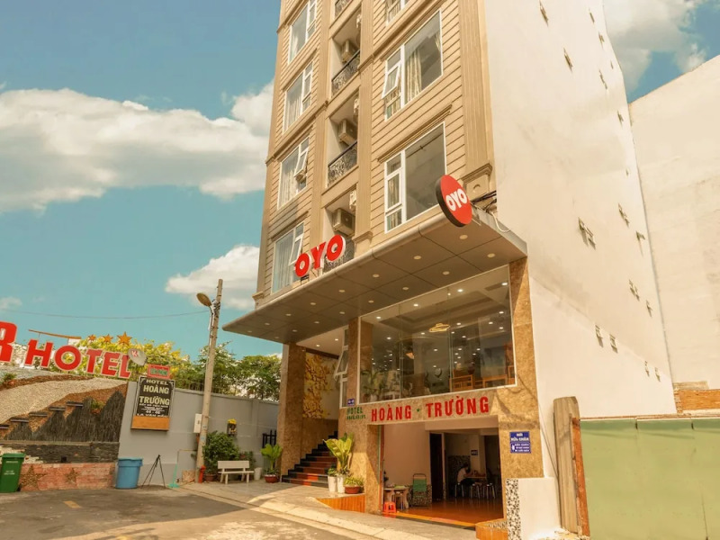 Hoang Truong Hotel by OYO Rooms