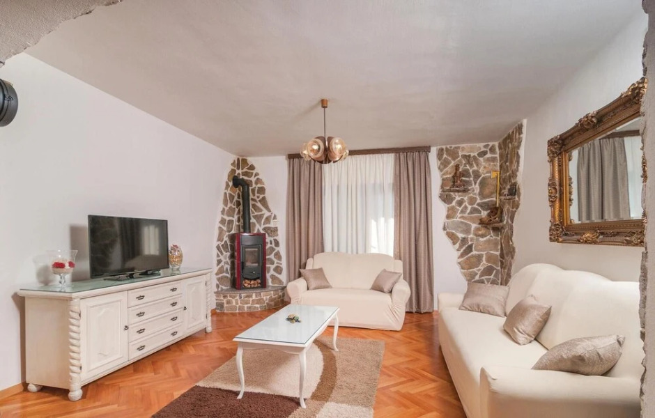 Nice Home in Srinjine With Wifi and 3 Bedrooms