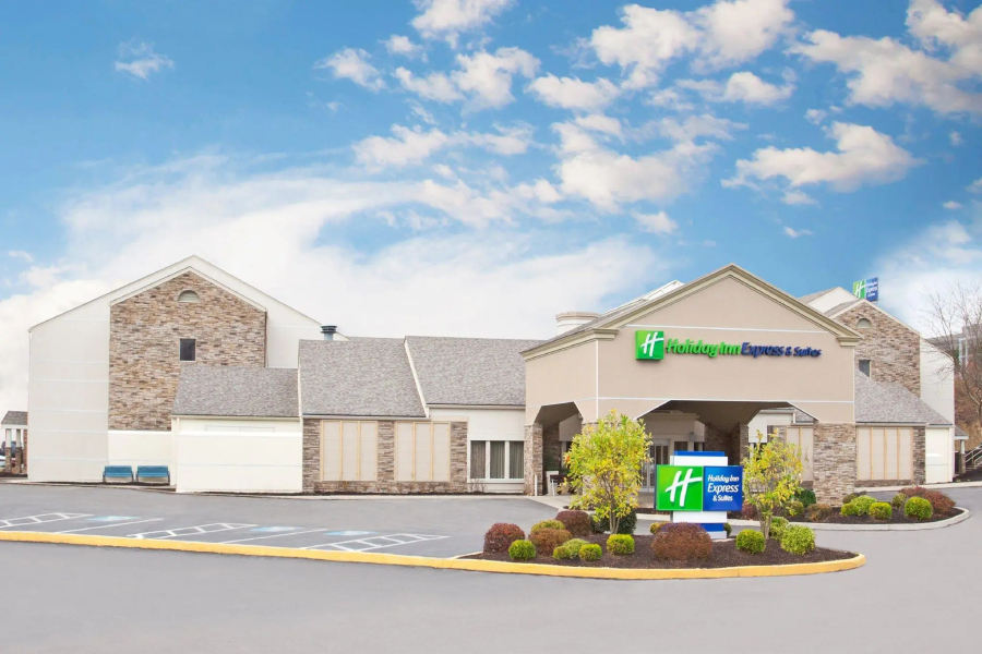 Holiday Inn Express Hotel & Suites Pittsburgh Airport by IHG