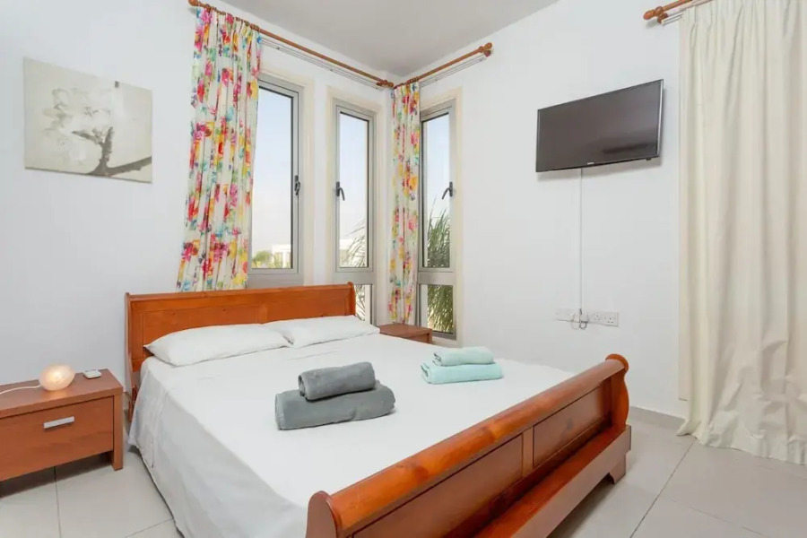 Colonian Villa in Perivolia