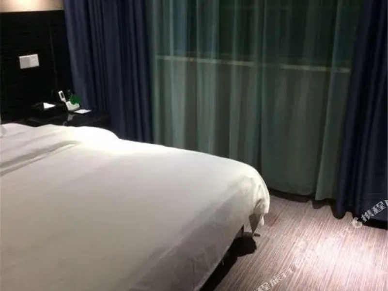 yisanbashangwujiudian