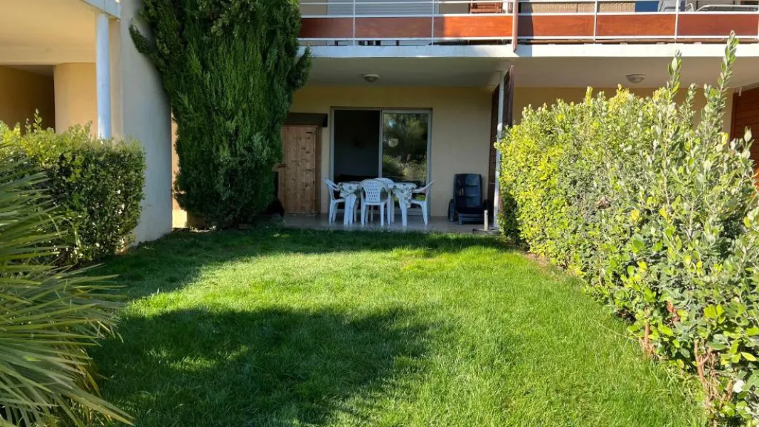 Les terrasses du Liouquet T2, piscine , parking , mer à 150 m