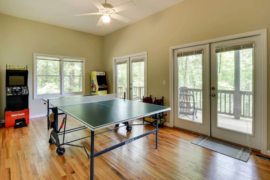 Spacious Georgia Escape w/ Fireplace, Deck & Grill